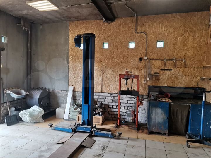 Гараж, > 30 м²