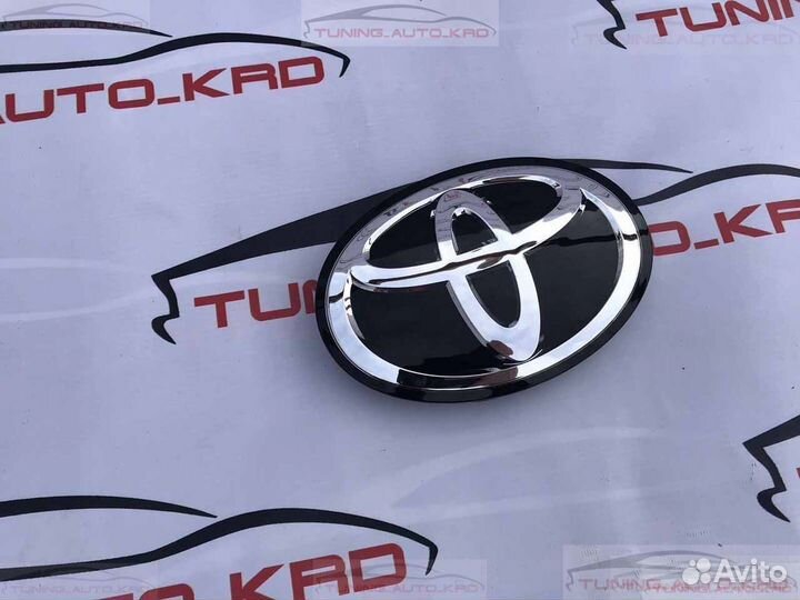 Эмблема Toyota Land Cruiser 200 X5652