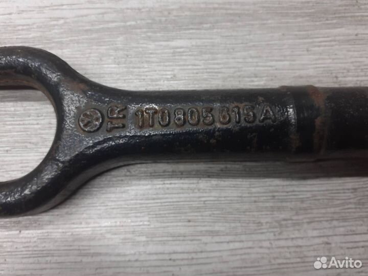 Крюк буксировочный VAG