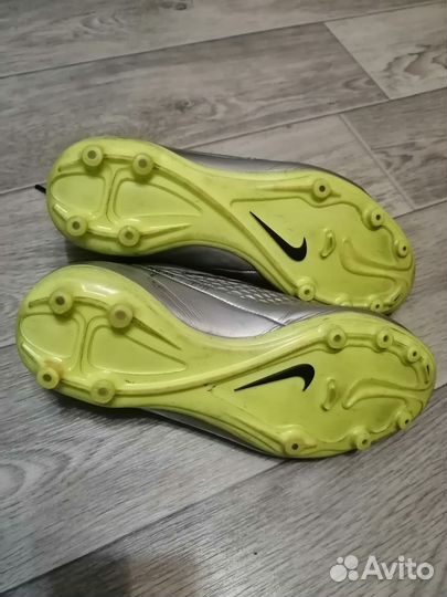 Детские футбольные бутсы