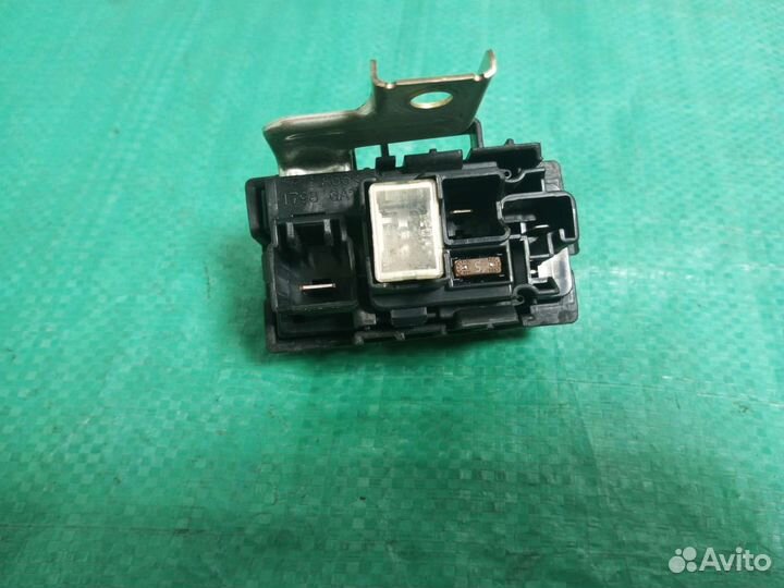 Блок предохранителей Toyota Prius 1798GA1