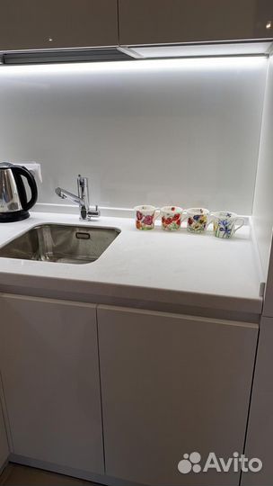 Кухня на заказ под потолок