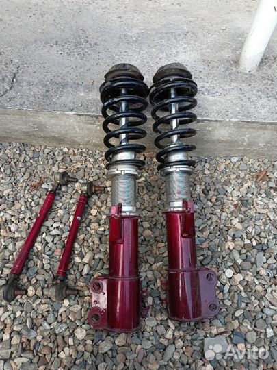 Стойки передние на Тойота виц 2 поколения