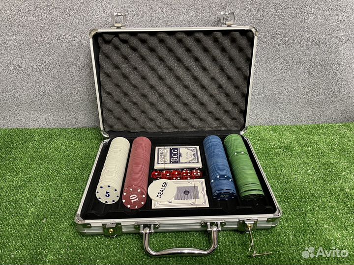 Набор для игры в покер 200 фишек, 2 колоды, кубики