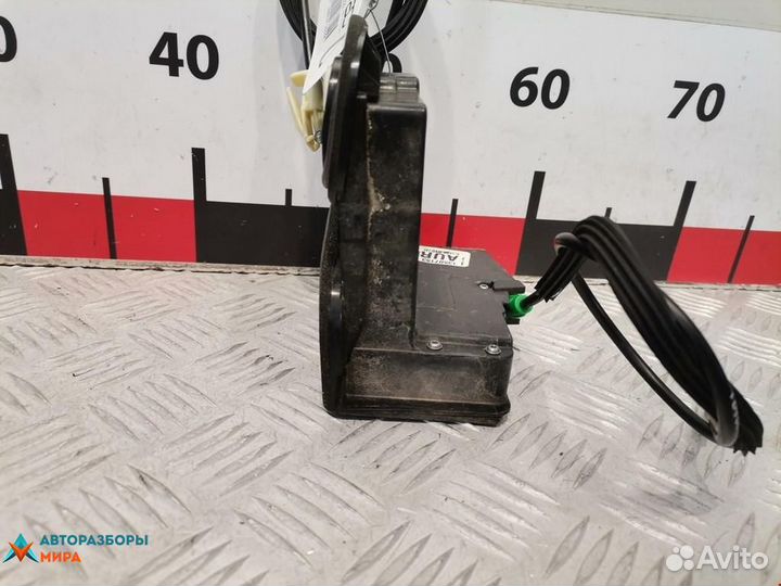 Замок двери передней правой Chevrolet Malibu