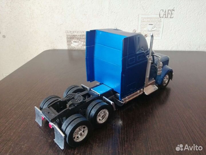 Модель international 1/32