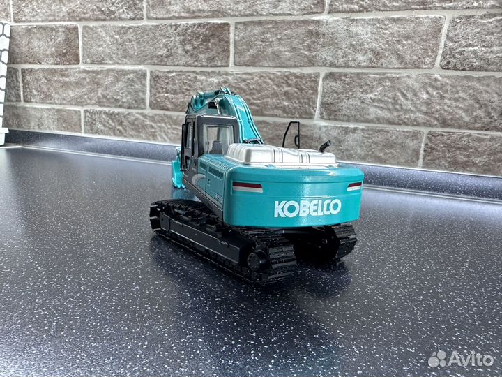 Масштабная модель экскаватора Kobelco SK200