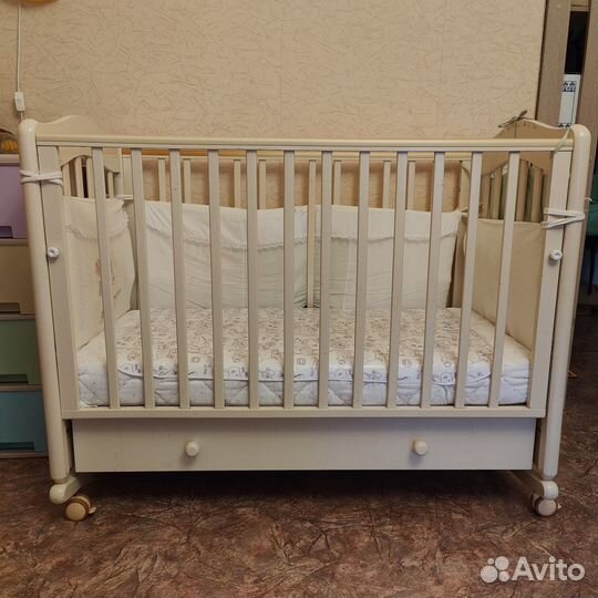 Кроватка детская с матрасом