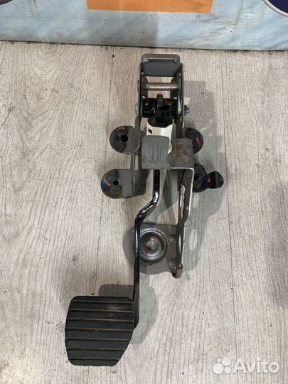 Педаль тормоза Renault fluence