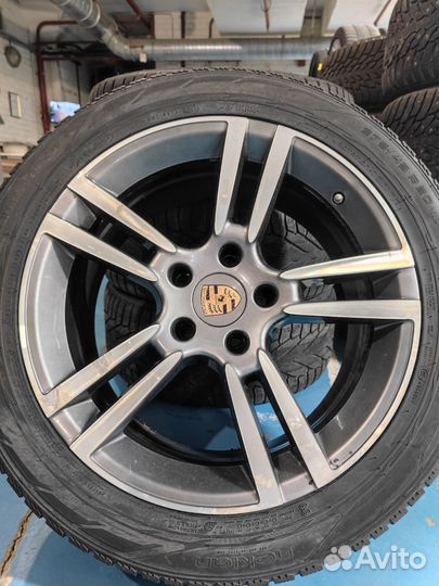 R20 Nokian Tyres Hakkapeliitta R2 SUV 275/45, PCD 5x130 DIA 71.6