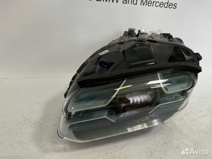 Левая фара без блоков на Porsche Taycan matrix
