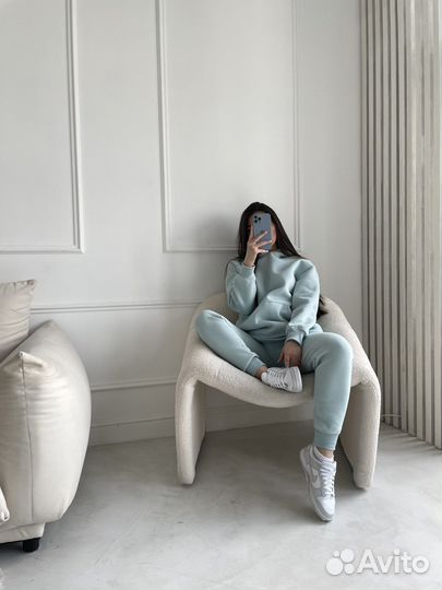 Женский спортивный костюм