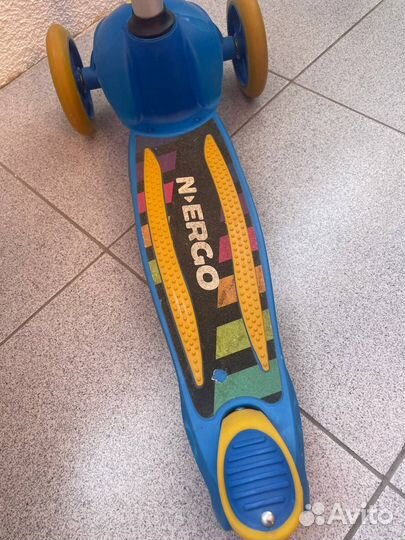 Самокат трехколесный