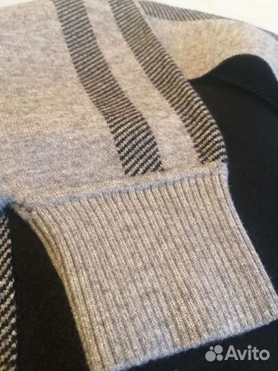 Женский палантин с рукавами