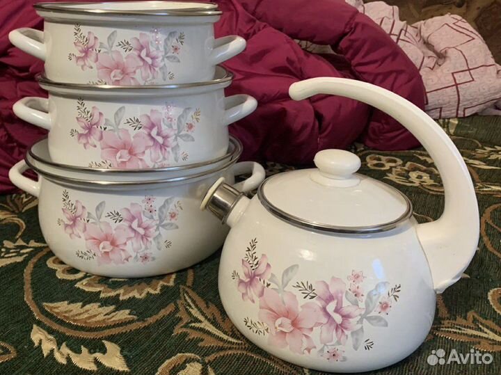 Кастрюли и чайник