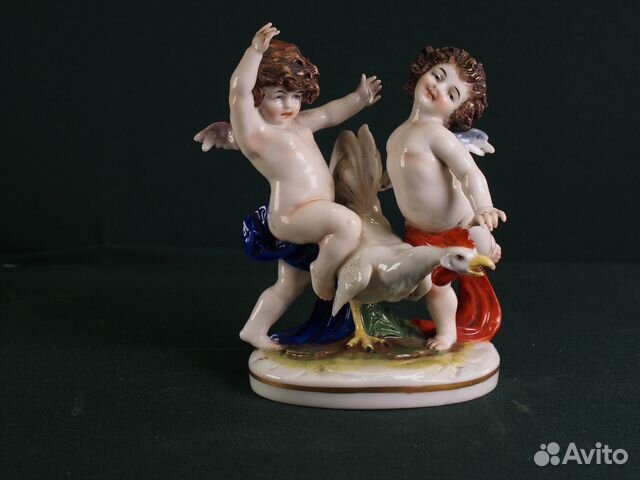 Фарфоровая статуэтка 