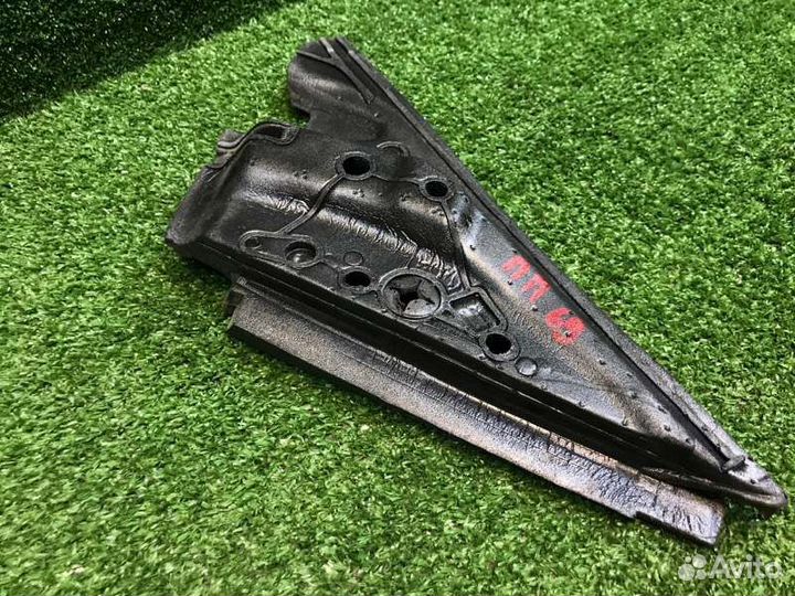 Уплотнитель стекла двери передний правый Mercedes