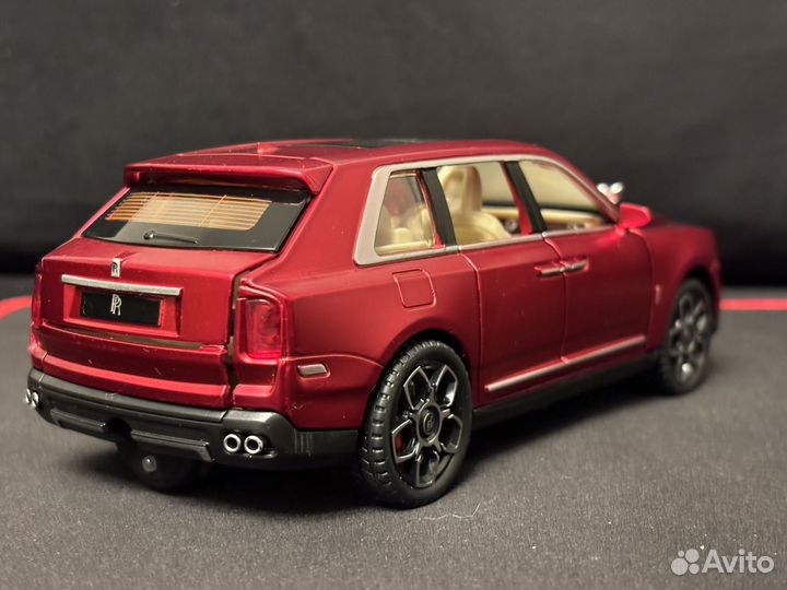 Модель автомобиля Роллс Ройс Кален 1:24