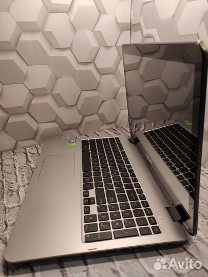 Игровой Аsus 15.6 Дюйма/GeForce 920M/intel/8 Озу