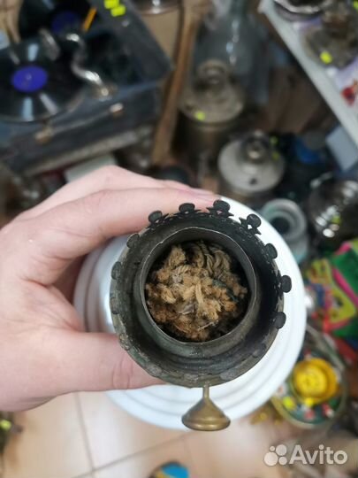 Старинная Антикварная керосиновая лампа молочная