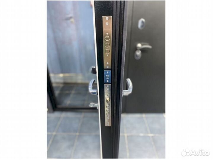 Двери с ударопрочным зеркалом Аргус