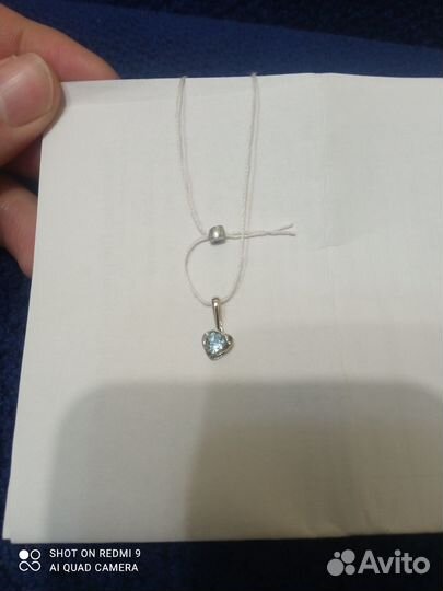 Золотая подвеска с топазом