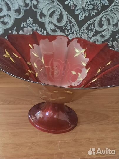 Ваза для фруктов на ножке