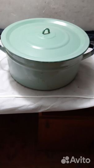 Кастрюля эмалированная большая
