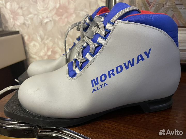 Лыжные ботинки