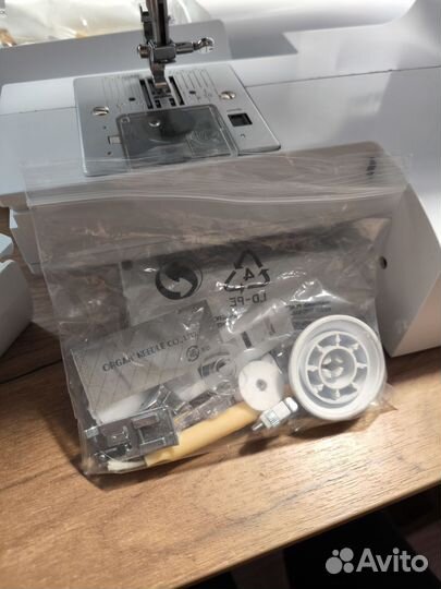 Швейная машина Chayka New Wave 977