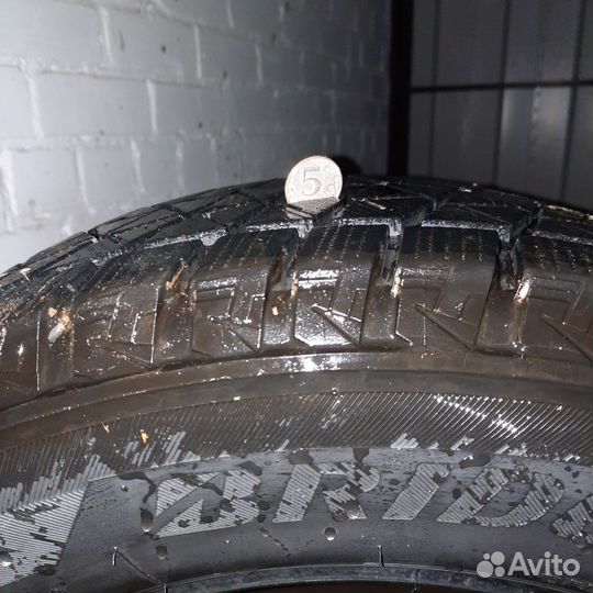 Bridgestone Blizzak DM-V2 225/65 R17