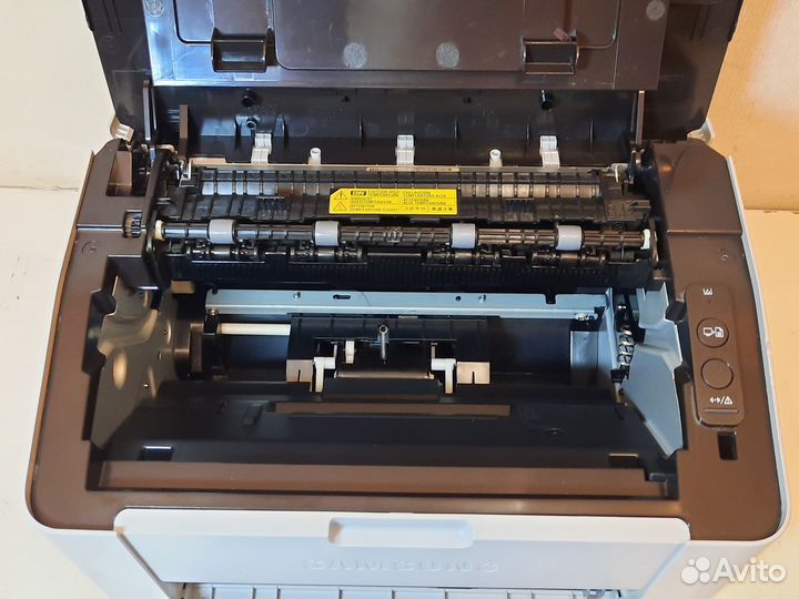 Принтер Samsung Xpress M2020 новый почти
