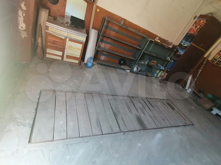 Гараж, > 30 м²