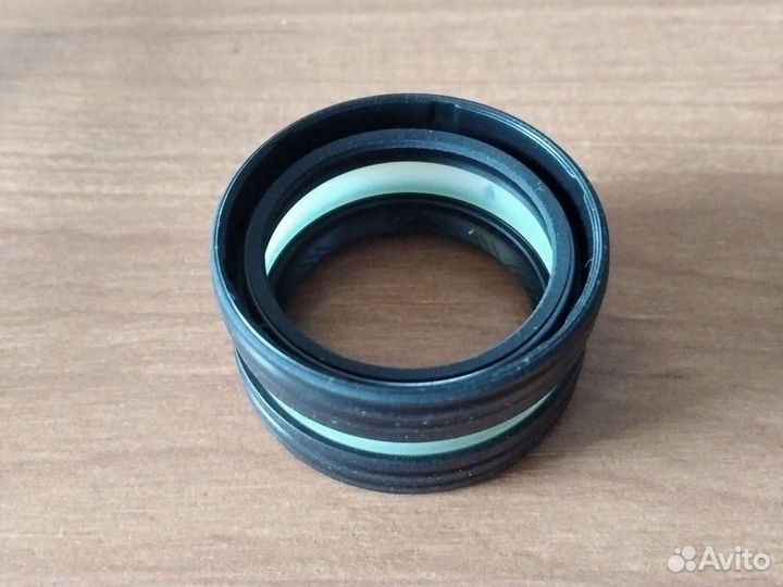 Сальник привода левый Toyota 90316-28003