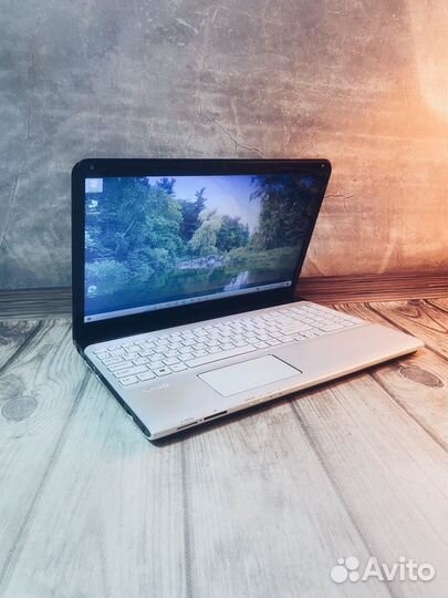 Ноутбук Sony Vaio / Radeon HD 6650m 1gb / 15.6