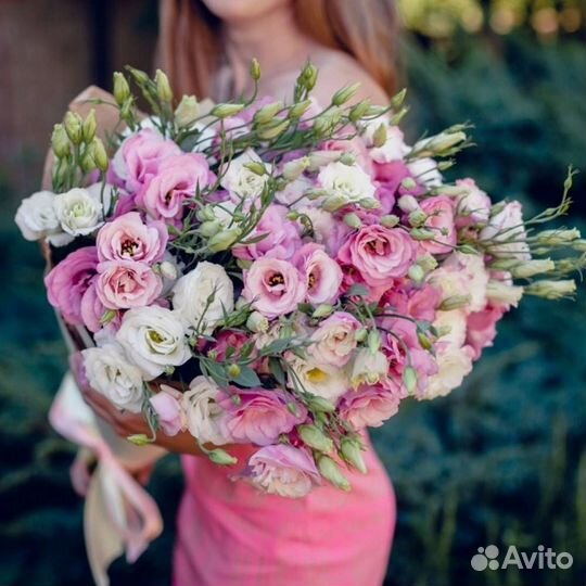 Букет из разноцветных эустом 53 шт