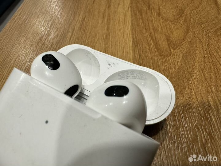 Apple AirPods 3 Lightning Charging Case