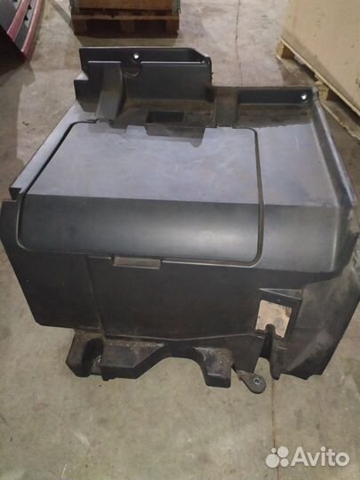 Бардачок левый внутренний MAN 81669126179