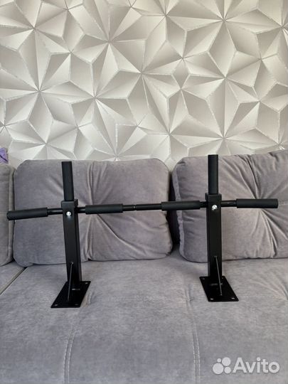 Турник настенный