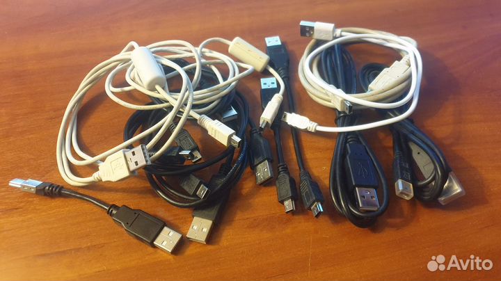 Огромный набор кабелей всех разновидностей USB на