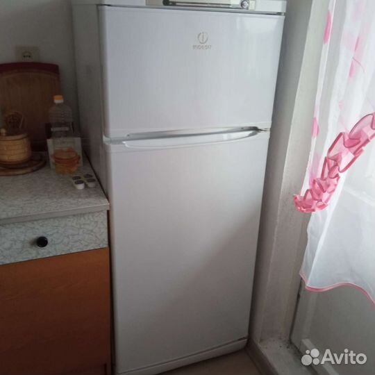 Холодильник бу indesit