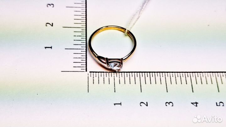 Золотое кольцо с камнем 17р