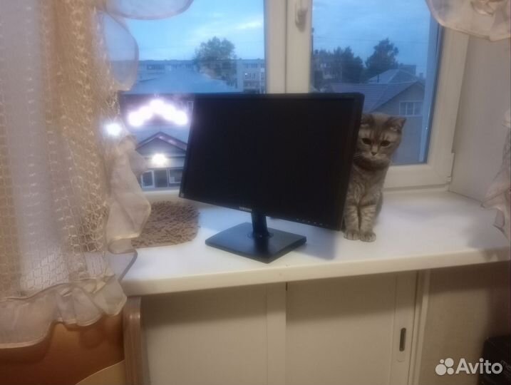 Монитор Samsung 22