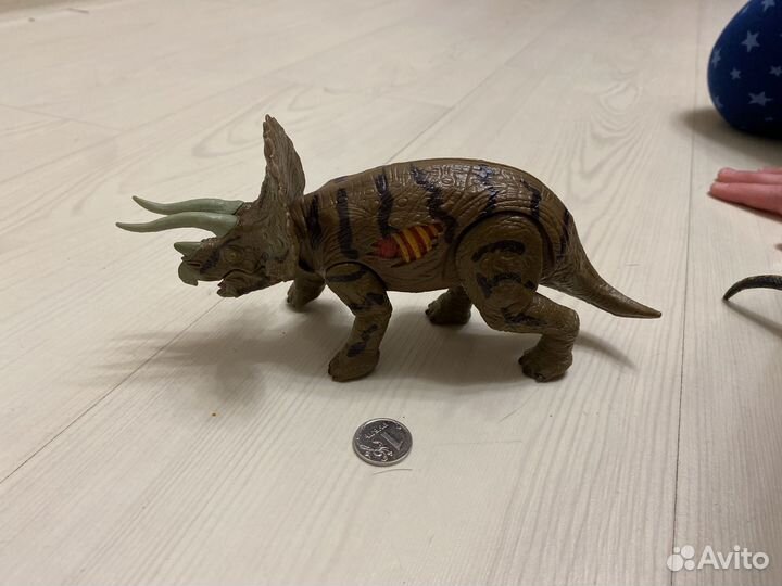 Продам игрушки динозавров