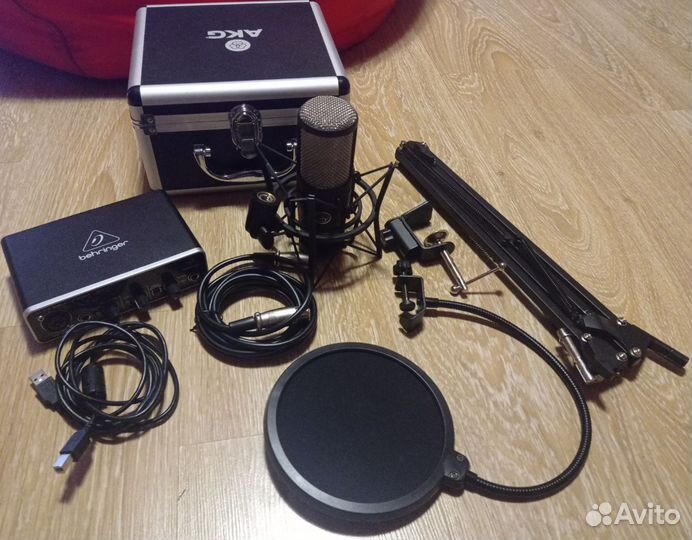 Микрофон akg p220 + behringer u-phoria umc22