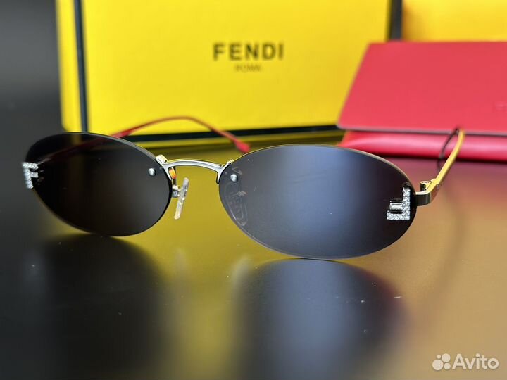 Солнцезащитные очки женские Fendi