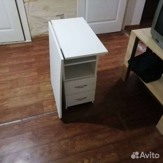 Маникюрный стол