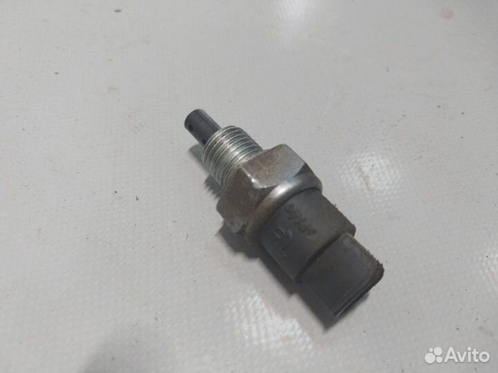 Датчик заднего хода Ваз Калина универсал 8