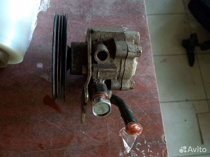 Насос гура Nissan Almera Classic B10