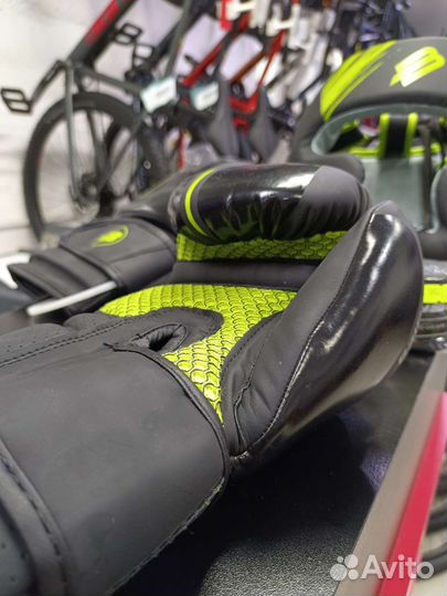 Боксерский шлем Boybo Stain зелёный L